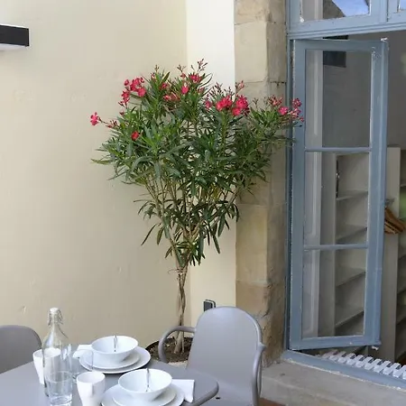Sunny Terrace Apartment Carcassonne